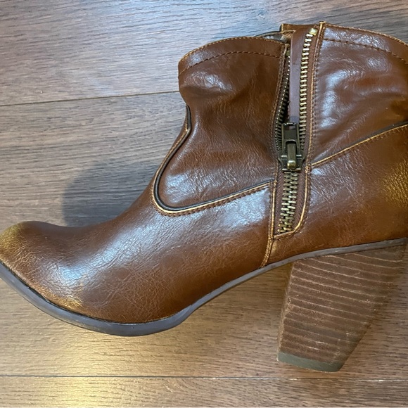 NOT RATED. HEELED ANKLE BOOTIES! SIZE 9 - Picture 7 of 11